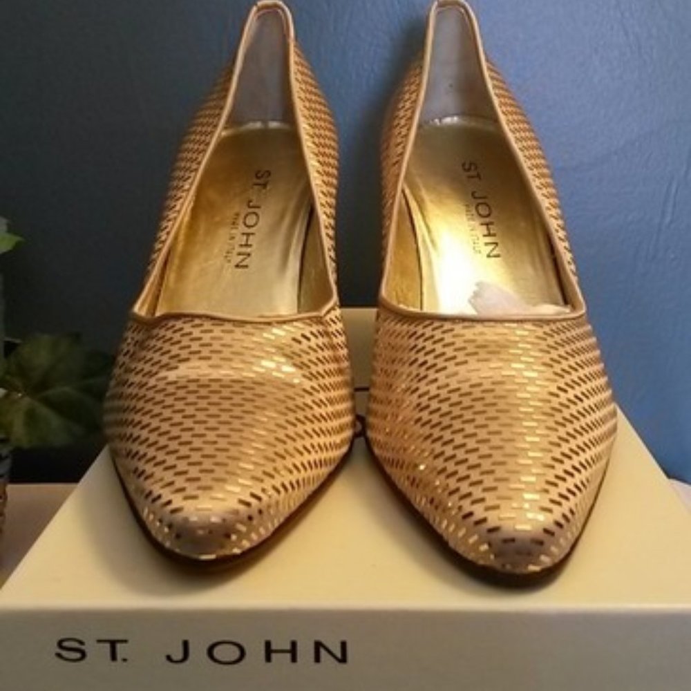 St John Gold Meryl Formal Shoes Heels Pointy Toe Size 9 Reg Mint Condition